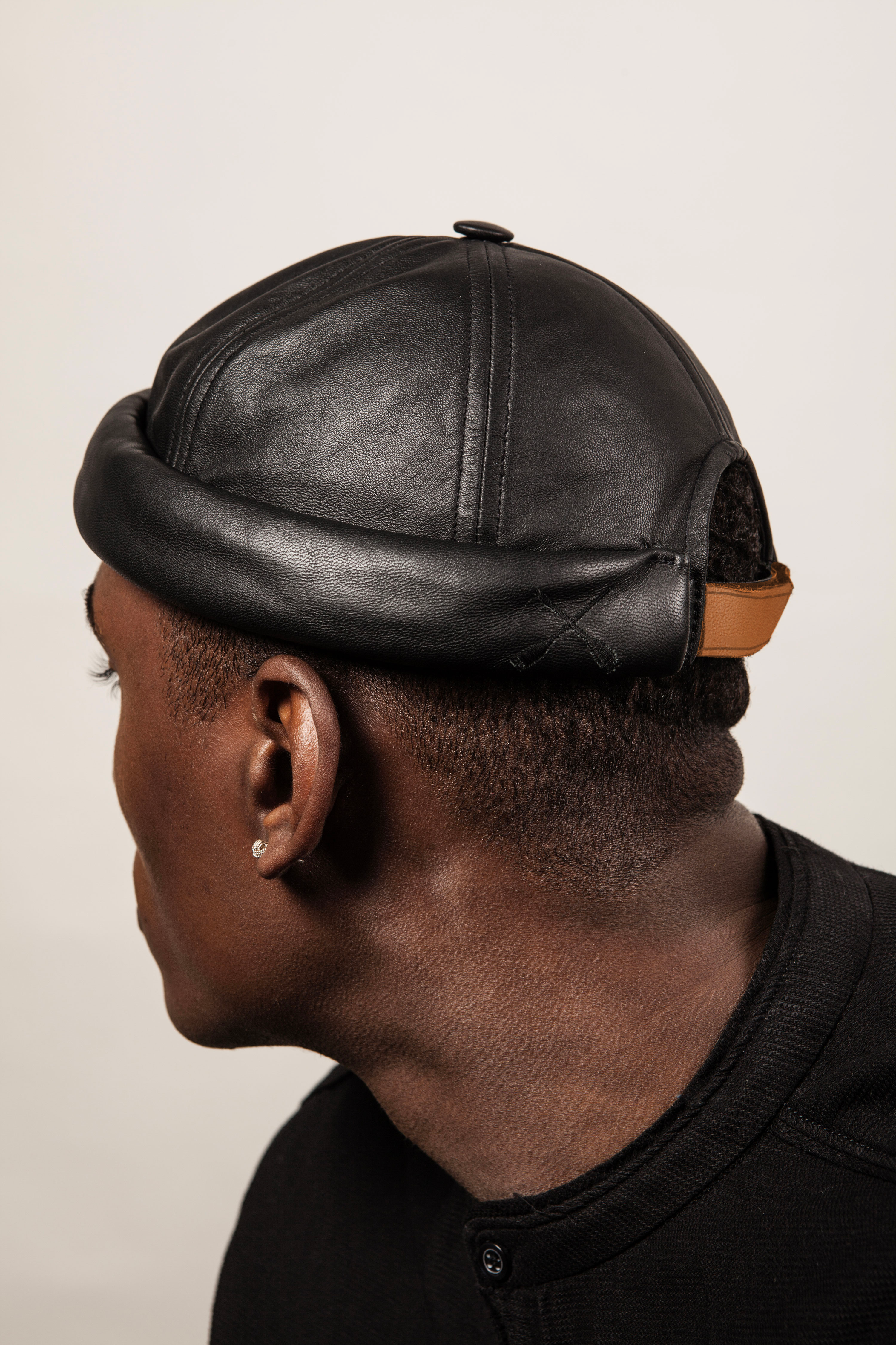 CHAPEAU DOCKER MIKI EN CUIR CIRÉ NOIR