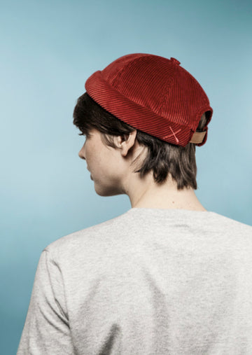 MIKI DOCKER HAT ROUGE VELOURS CÔTELÉ