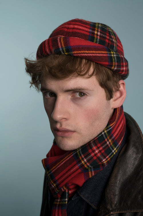 ÉCHARPE EN LAINE D'AGNEAU À TARTAN ROUGE