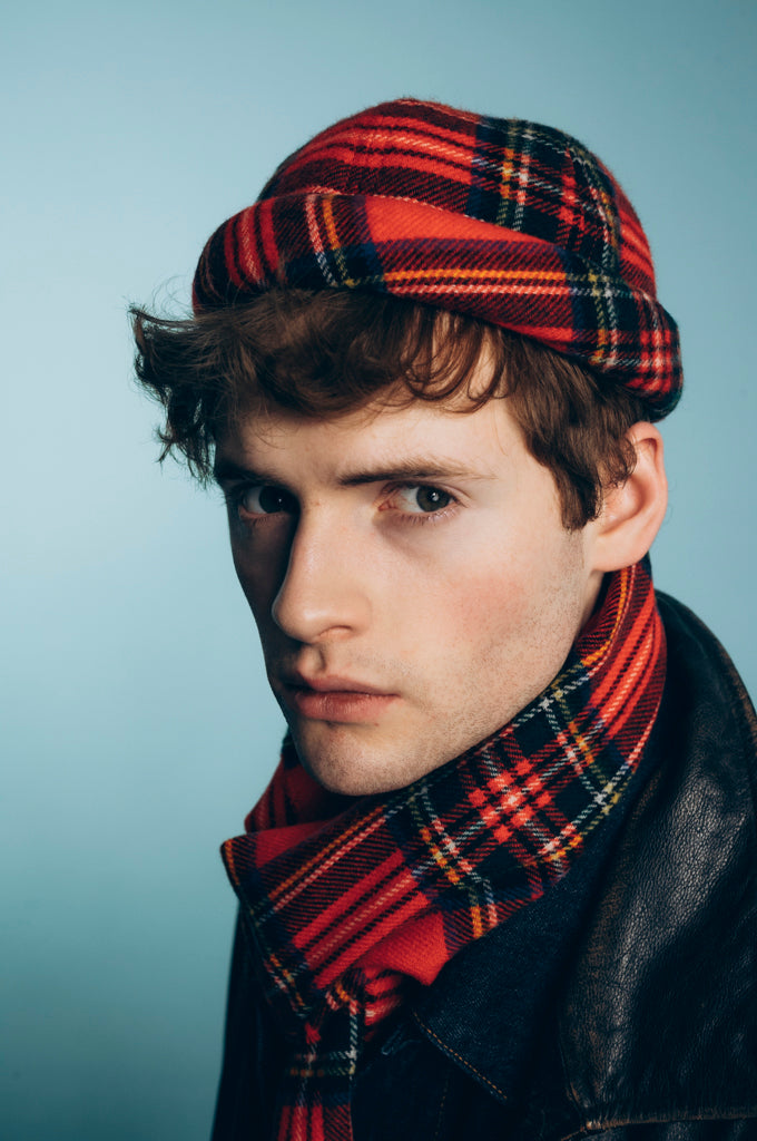 BONNET DOCKER MIKI EN LAINE À TARTAN ROUGE