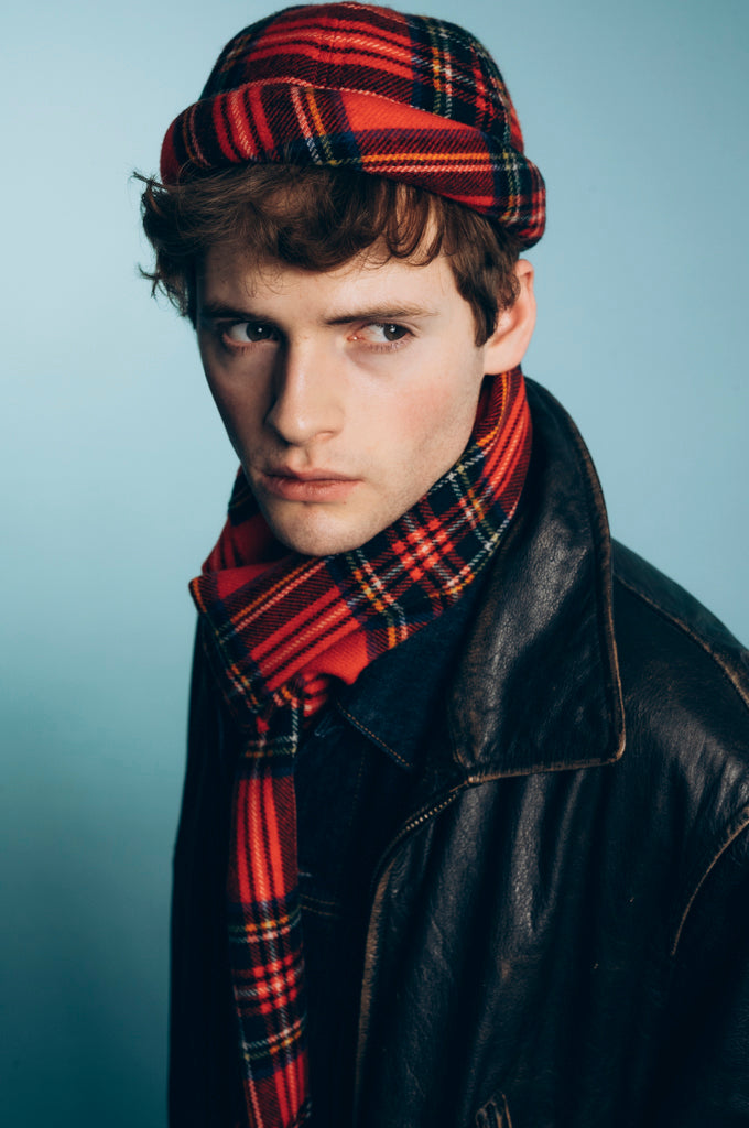 BONNET DOCKER MIKI EN LAINE À TARTAN ROUGE
