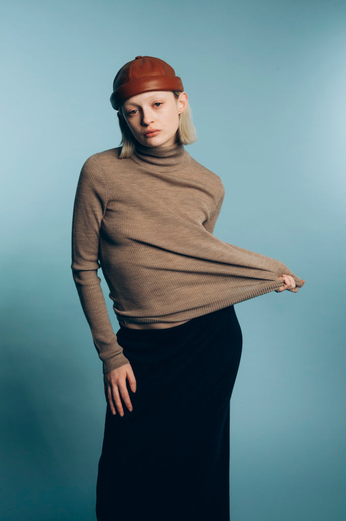 CHAPEAU DOCKER MIKI EN CUIR CIRÉ CAMEL