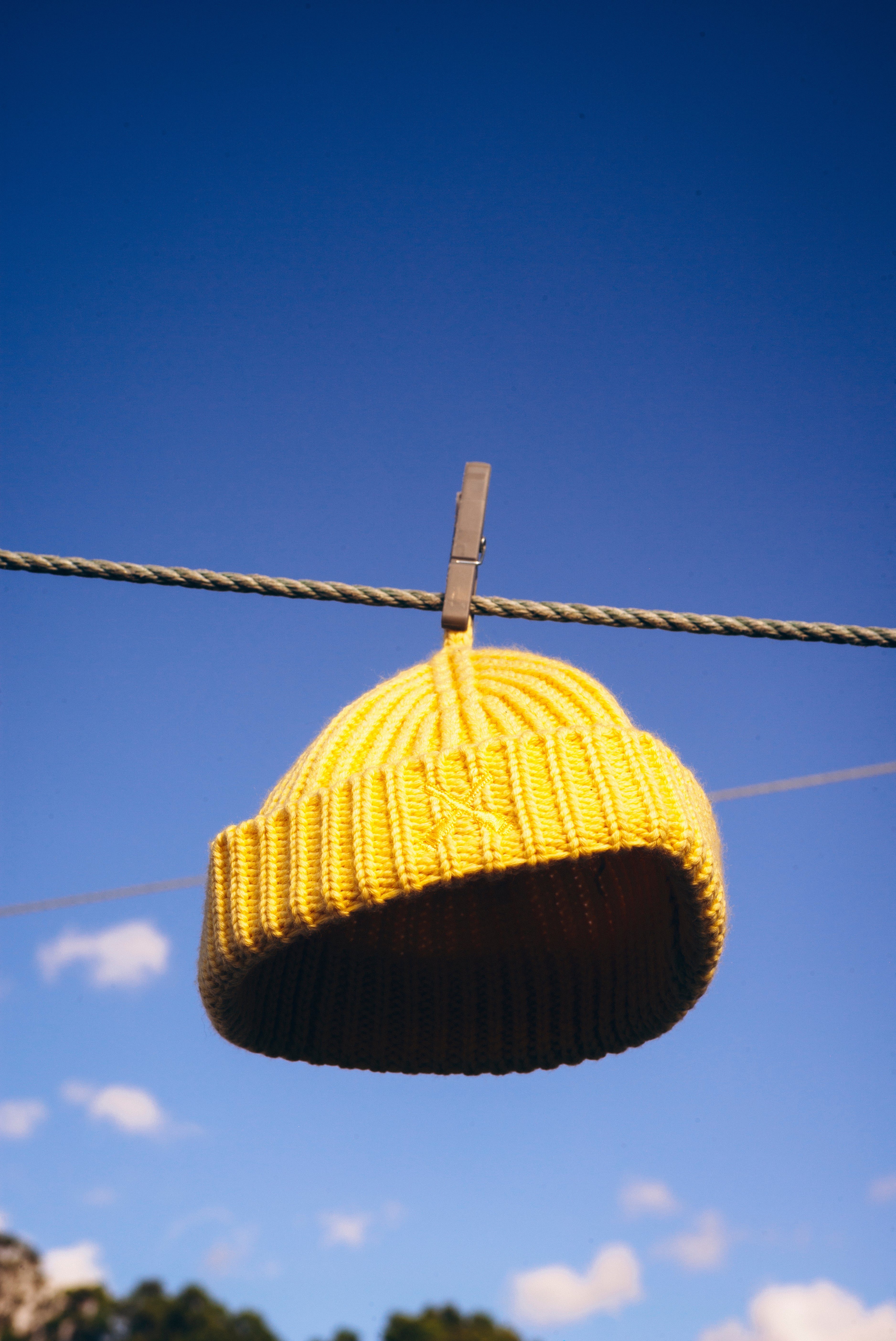 BONNET MIKI EN LAINE JAUNE