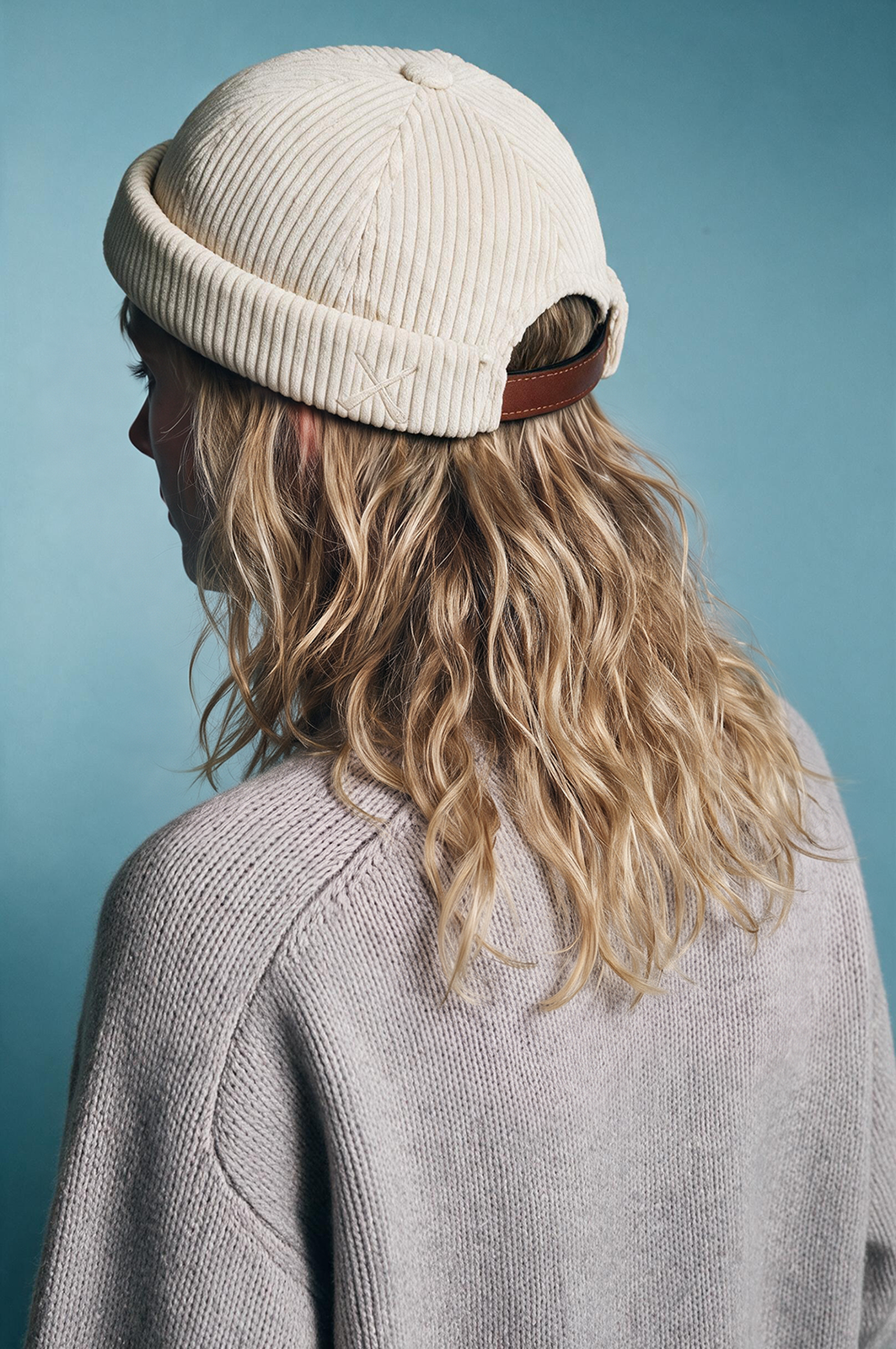 BONNET MIKI DOCKER EN VELOURS CÔTELÉ NOIR