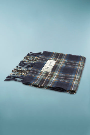 ÉCHARPE EN LAINE D'AGNEAU BLEU ÉCOSSAIS