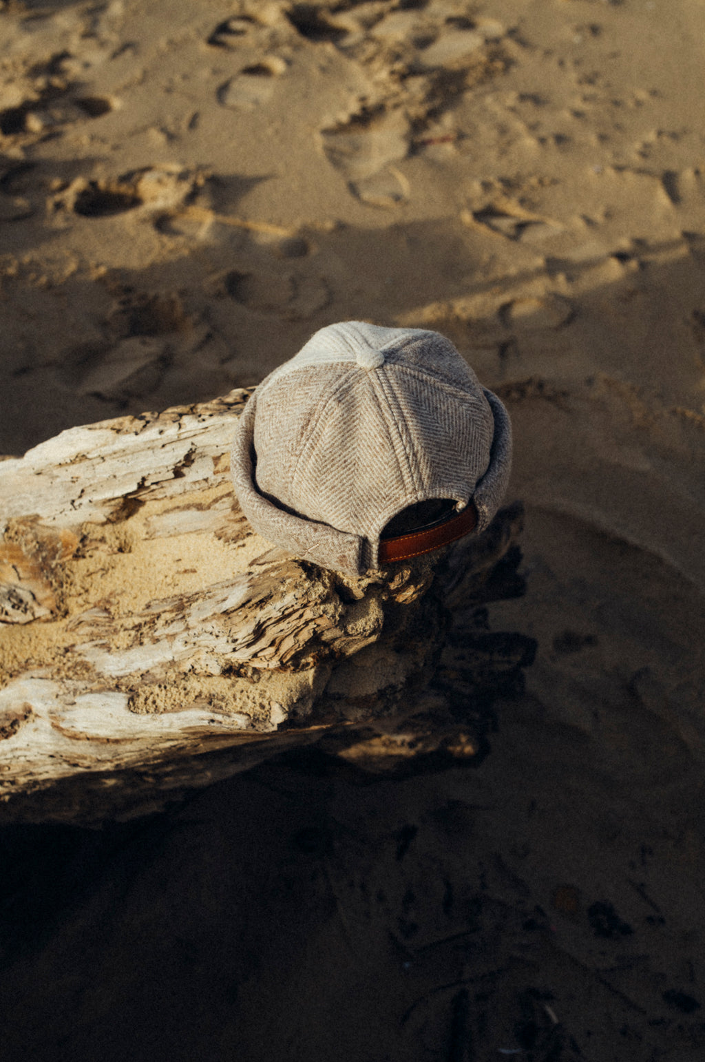 BONNET MIKI DOCKER À CHEVRONS PATCHWORK EN LAINE NATURELLE SABLE