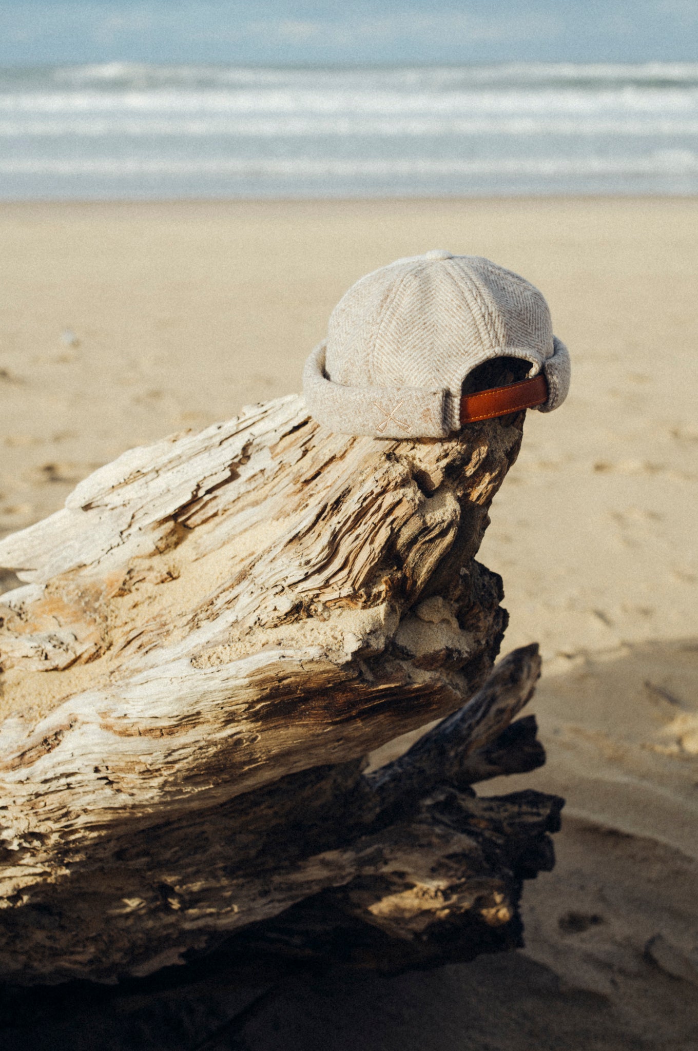 BONNET MIKI DOCKER À CHEVRONS PATCHWORK EN LAINE NATURELLE SABLE