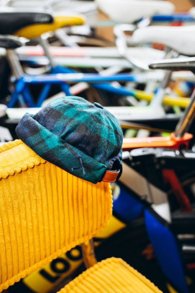 BONNET DOCKER MIKI EN LAINE À TARTAN VERT