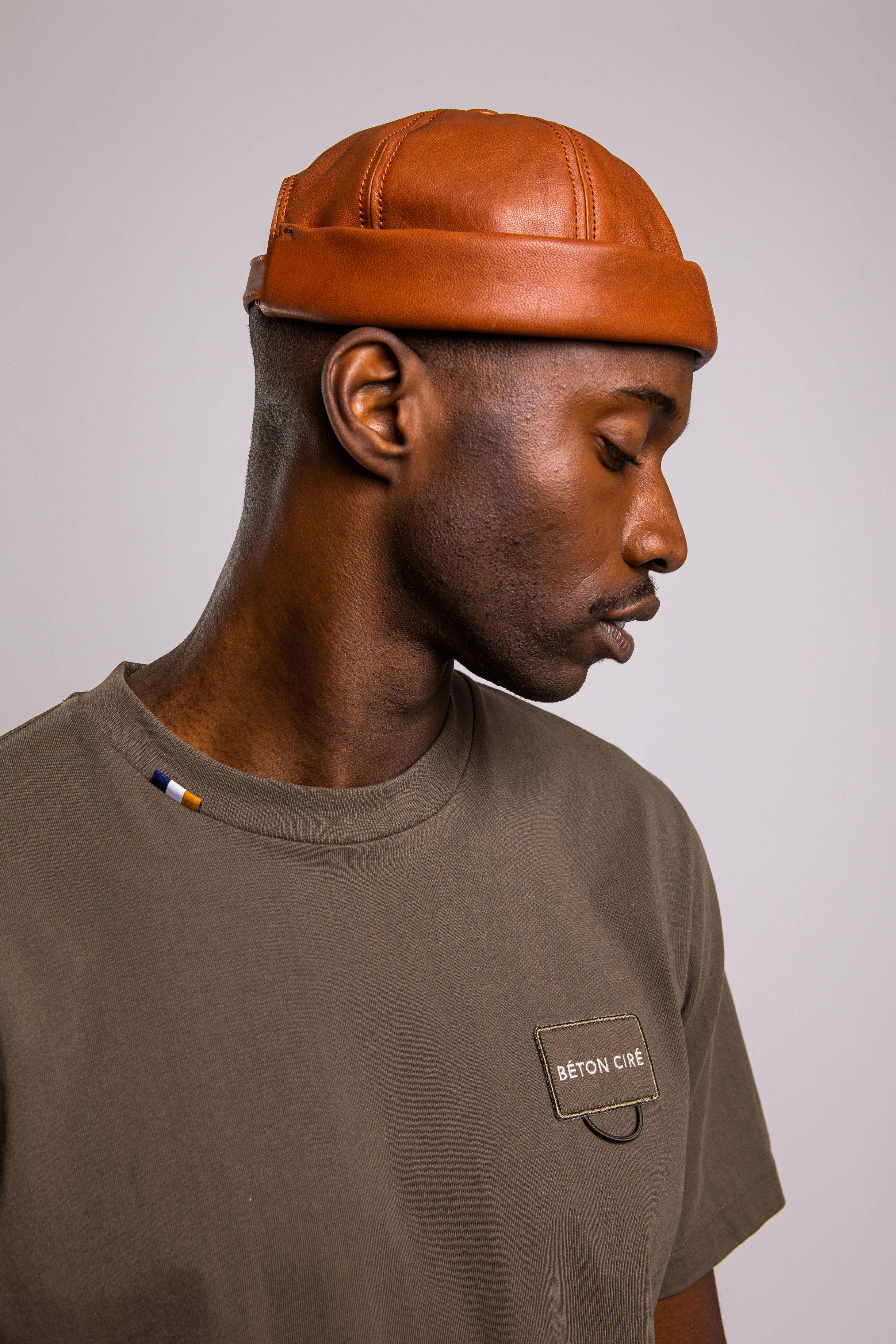 CHAPEAU DOCKER MIKI EN CUIR CIRÉ CAMEL